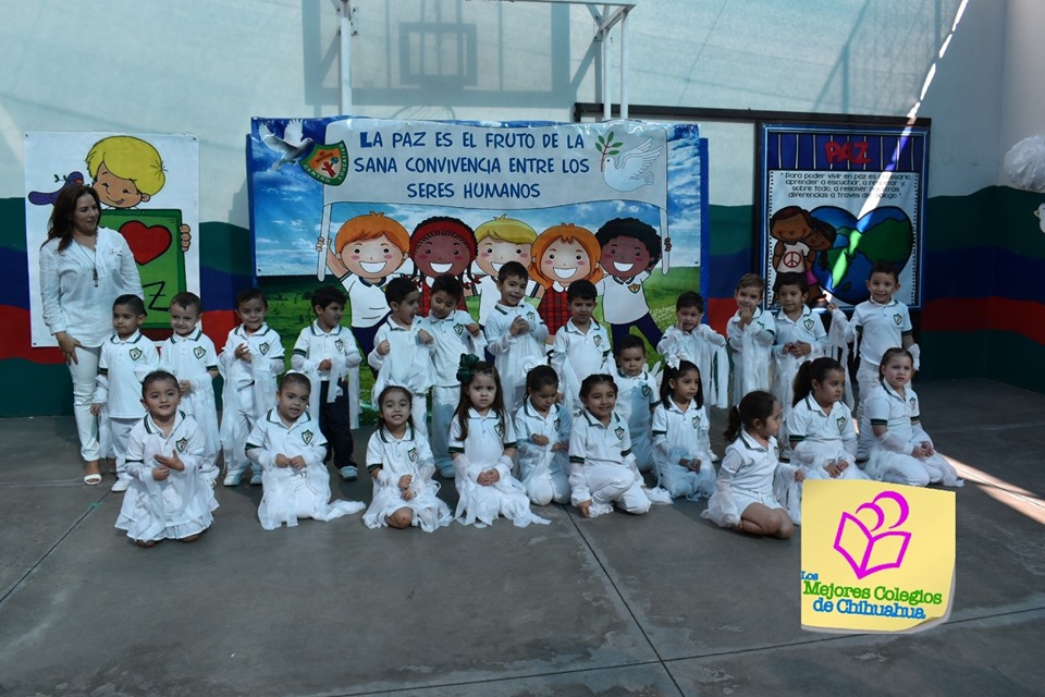 Celebrando el Día de la Paz en Centro Educativo Mi Mundo