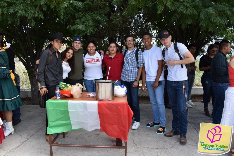 Prepa Allende celebrando el Día de la Independencia