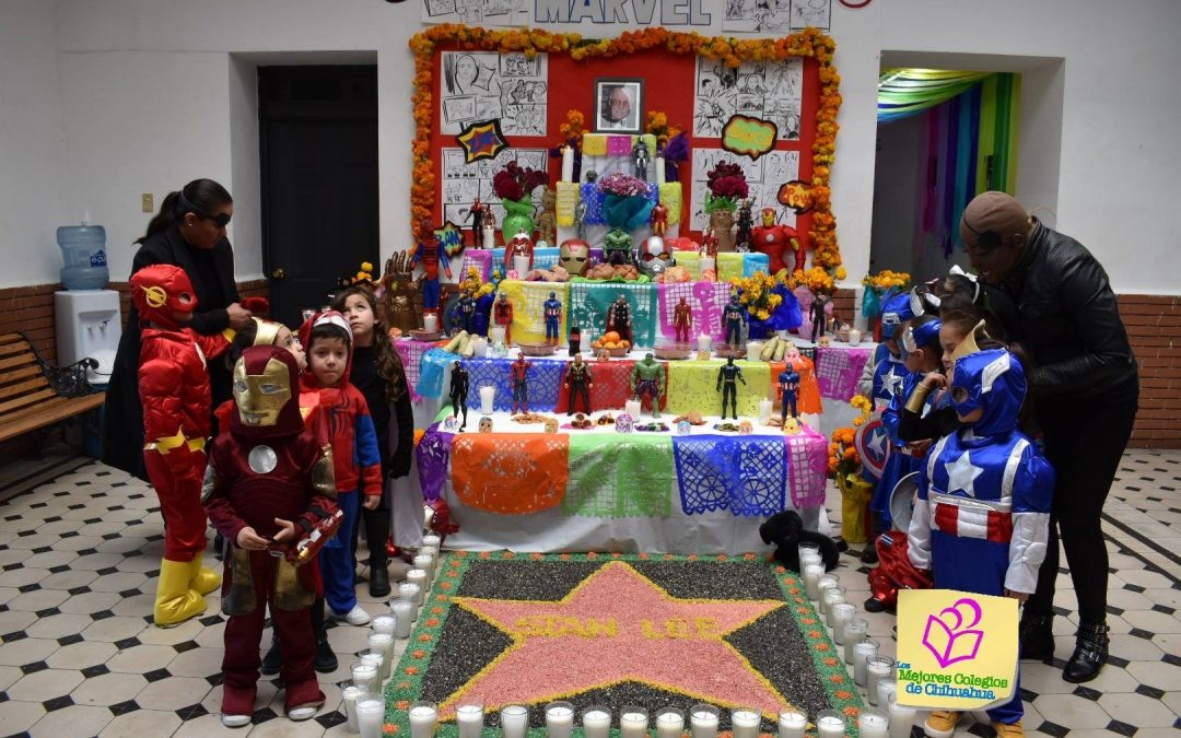 Colegio Dozal hace ofrenda para Stan Lee