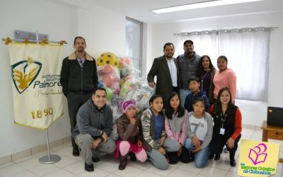 Entrega de juguetes. Colegio Palmore.