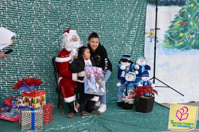 Santa visita a los niños del Colegio Kipling